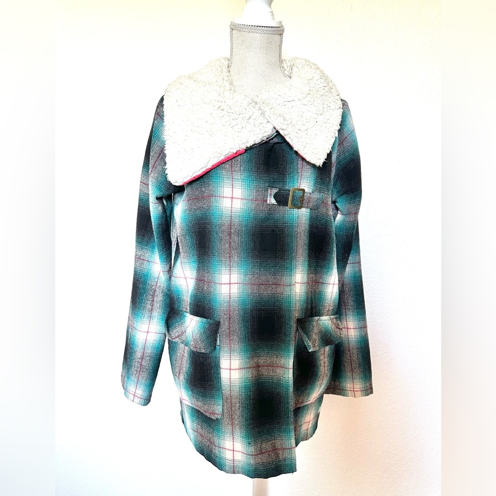 BILLABONG wool blend coat.